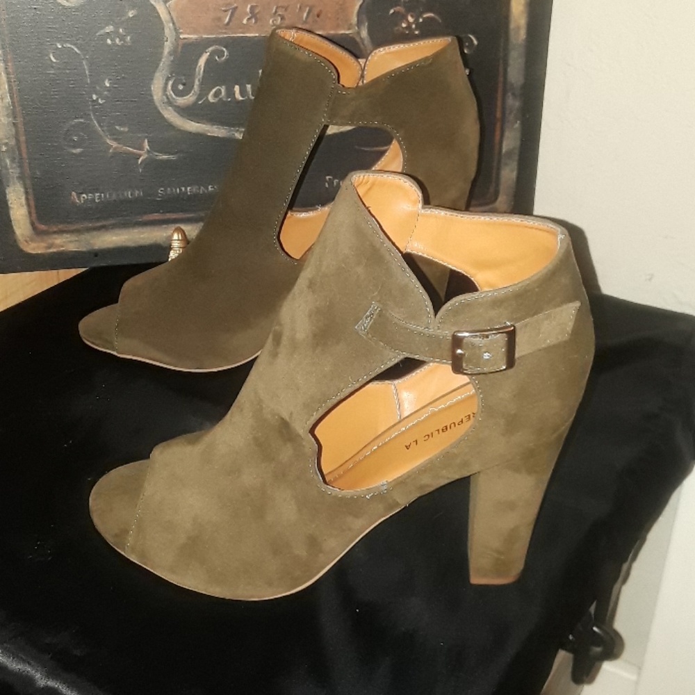 Ladies shoe Republic booties